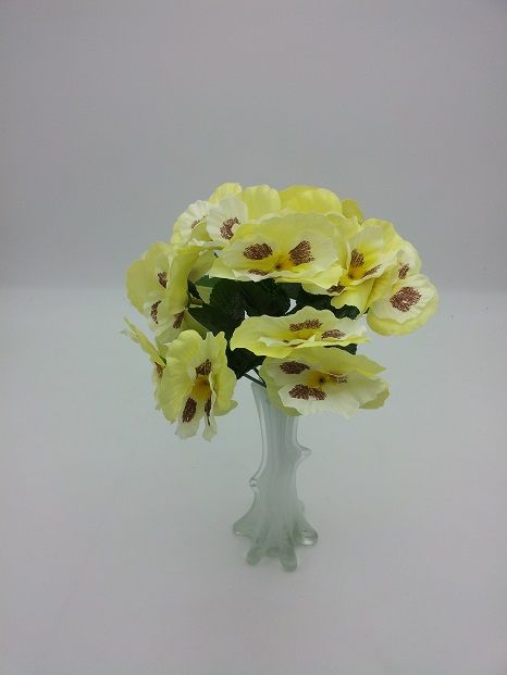 Kunstlill Võõrasema kimp