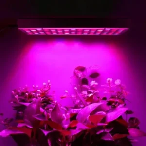 riputatav LED fütolamp ehk taimelambi paneel pakendis